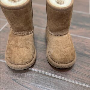 UGG Toddler Classic Chestnut Suede Boots, Size 8